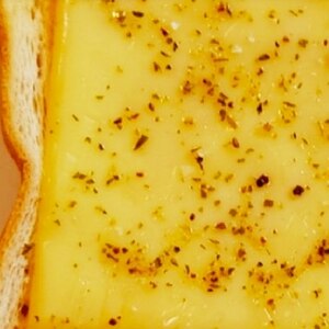 モッツァチーズとパルメザンチーズのトースト